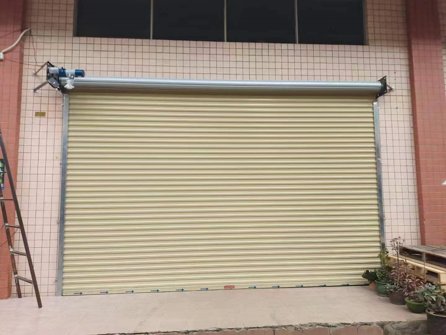 防風(fēng)卷簾門(mén)、抗風(fēng)卷簾門(mén)、PVC 卷簾門(mén)存在的區(qū)別?